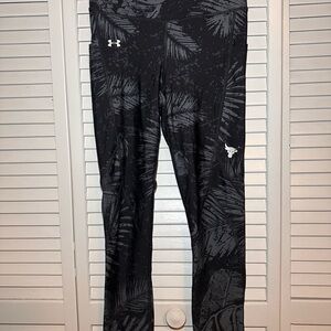 Under Armour project Rock Aloha Black Patterned Leggings (ankle crop) Small